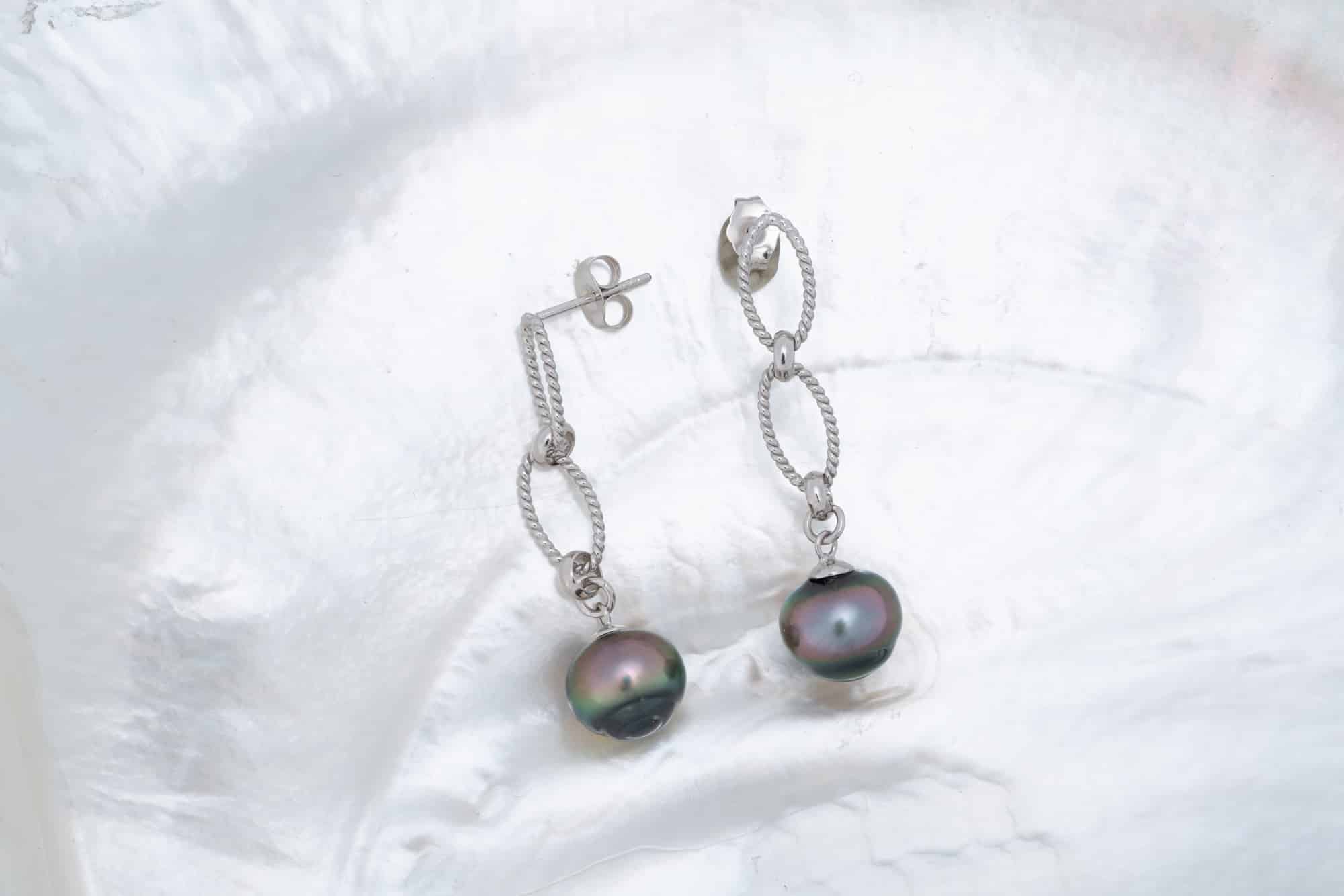 Boucles d’oreilles en argent et perles cerclées
